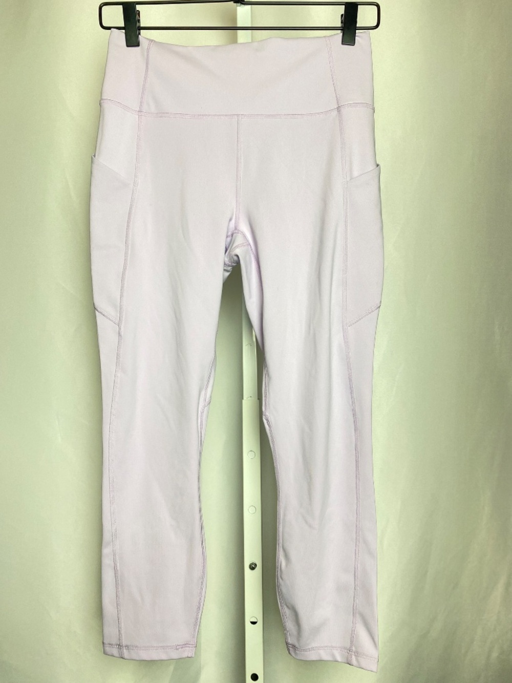 Fabletics Womenʻs Lavender Oasis PreLuxe High Waisted Capri Yoga Leggings - Picture 4 of 10